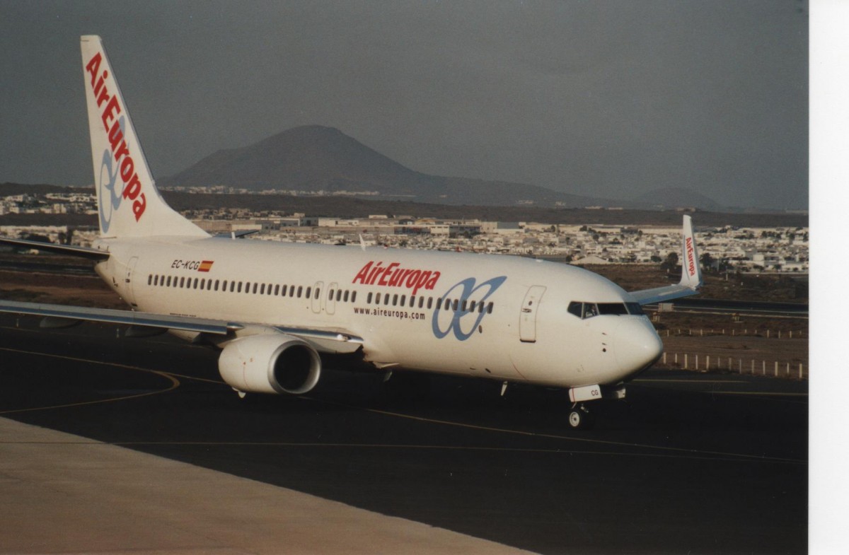 EC-KCG, Boeing 738, MSN: 33981, LN: 2269, Air Europa, Arrecife Lanzarote Airport, 25/09/2007.