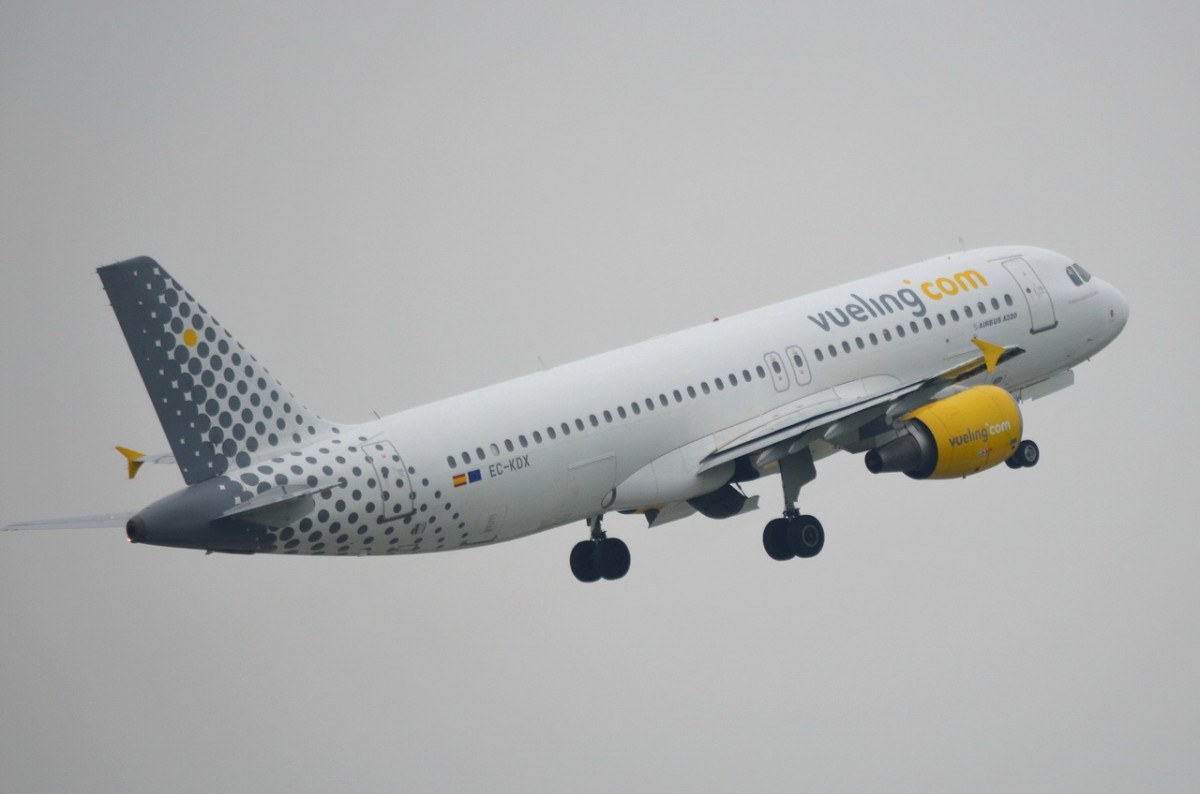 EC-KDX Vueling Airbus A320-216  in München gestartet am 15.05.2015