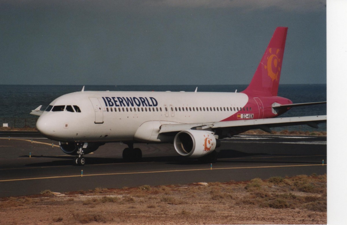 EC-KEN, Airbus A320, MSN: 1597, Iberworld (GoAir Livery), Arrecife Lanzarote Airport, 27/09/2007.