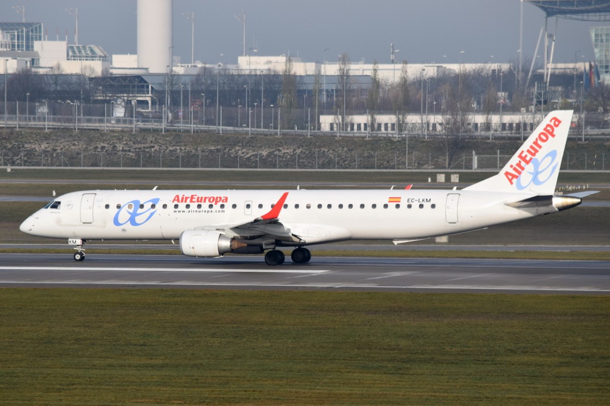 EC-LKM Air Europa Embraer ERJ-195LR (ERJ-190-200 LR)  beim Start am 11.12.2015 in München