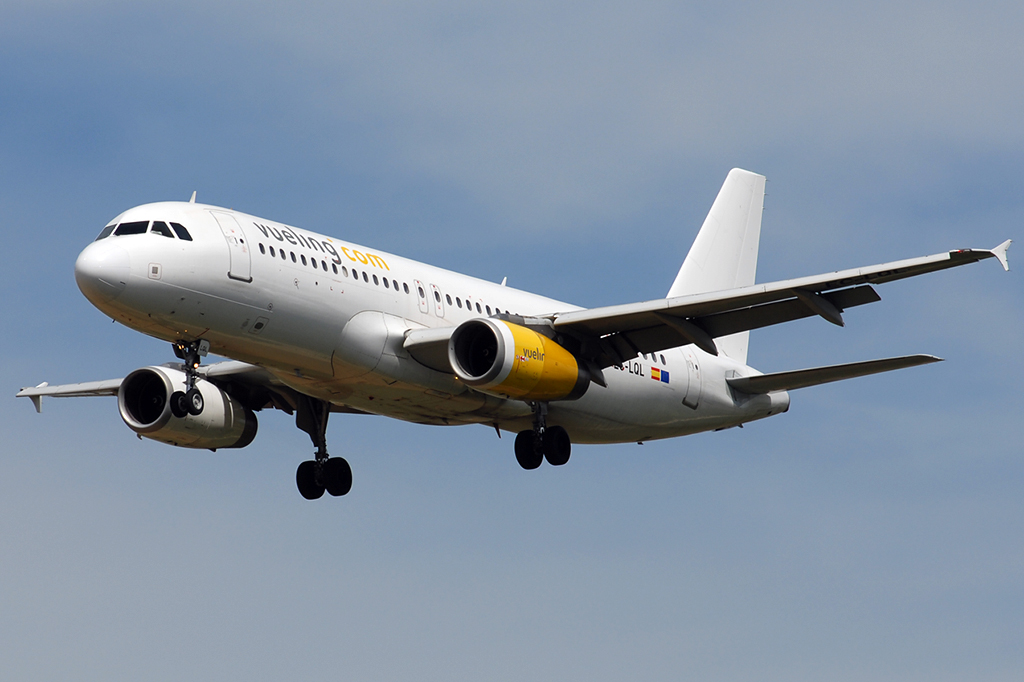 EC-LQL Vueling  Airbus A320-232 08.05.2015