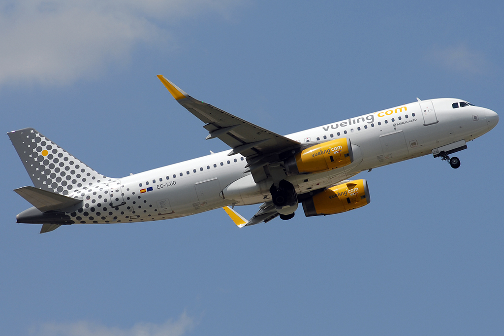 EC-LUO Airbus A320-232 14.06.2015