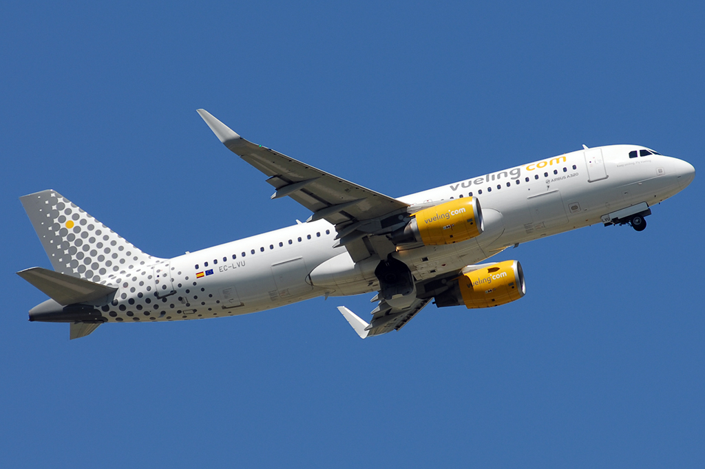 EC-LVU Airbus A320-214 05.06.2015