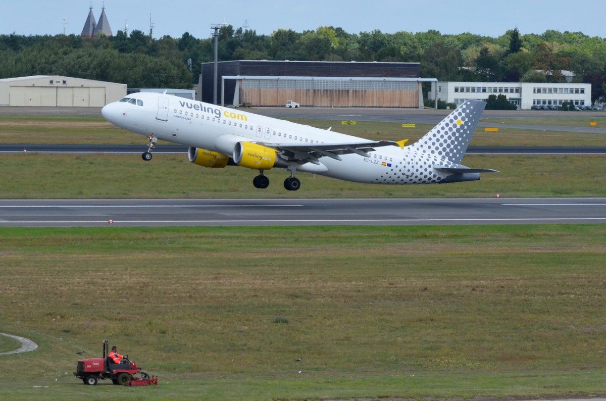 EC-LZZ Vueling Airbus A320-214    Start in Tegel am 20.08.2014