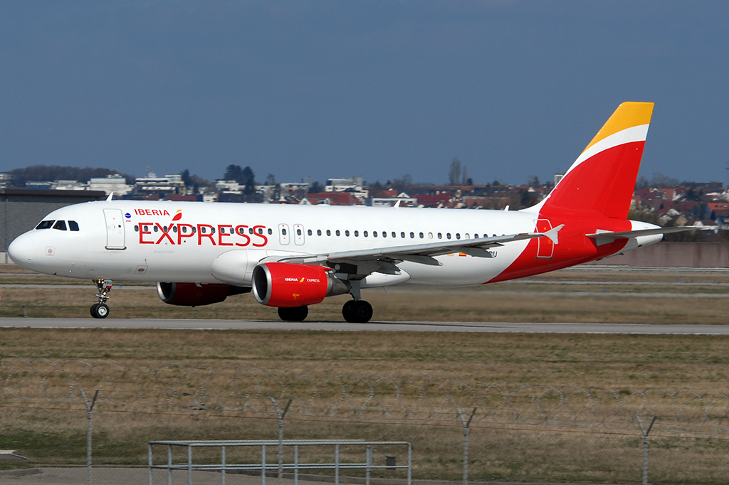 EC-MBU Airbus A320-214 26.03.2016