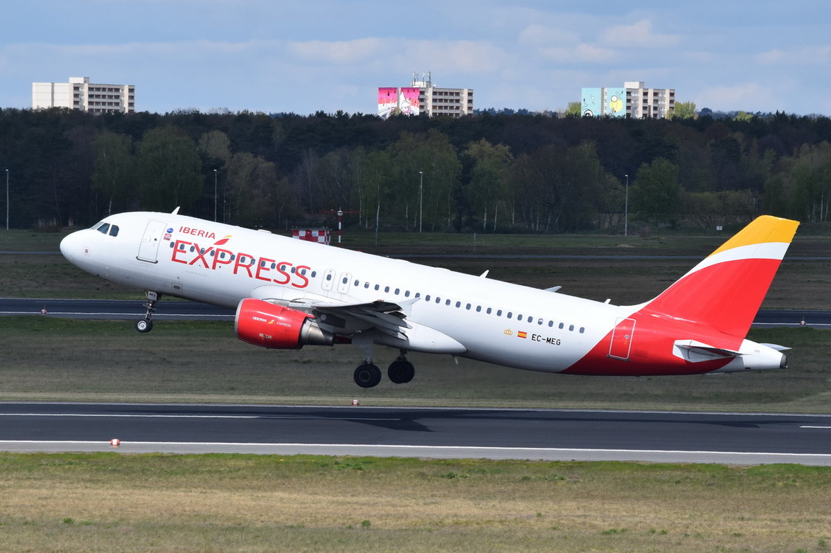 EC-MEG Iberia Express Airbus A320-214  , TXL  26.04.2017