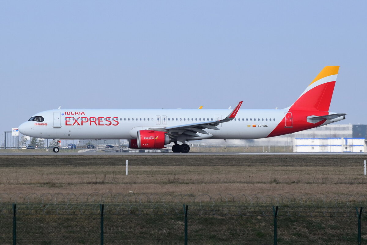 EC-NIA , Iberia Express , Airbus A321-251NX ,  Berlin-Brandenburg  Willy Brandt  , BER , 25.03.2022 , 
