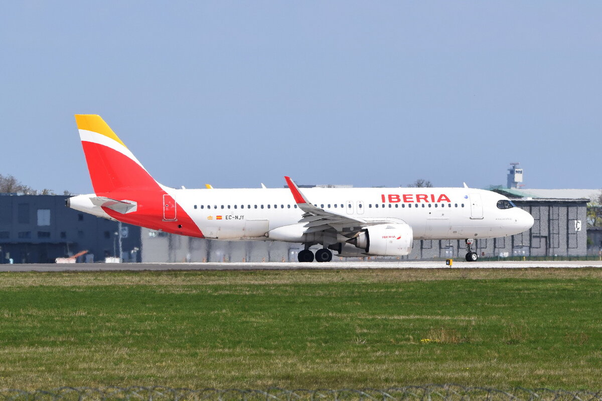 EC-NJY , Iberia , Airbus A320-251N , 24.04.2022 , Berlin-Brandenburg  Willy Brandt  , BER , 