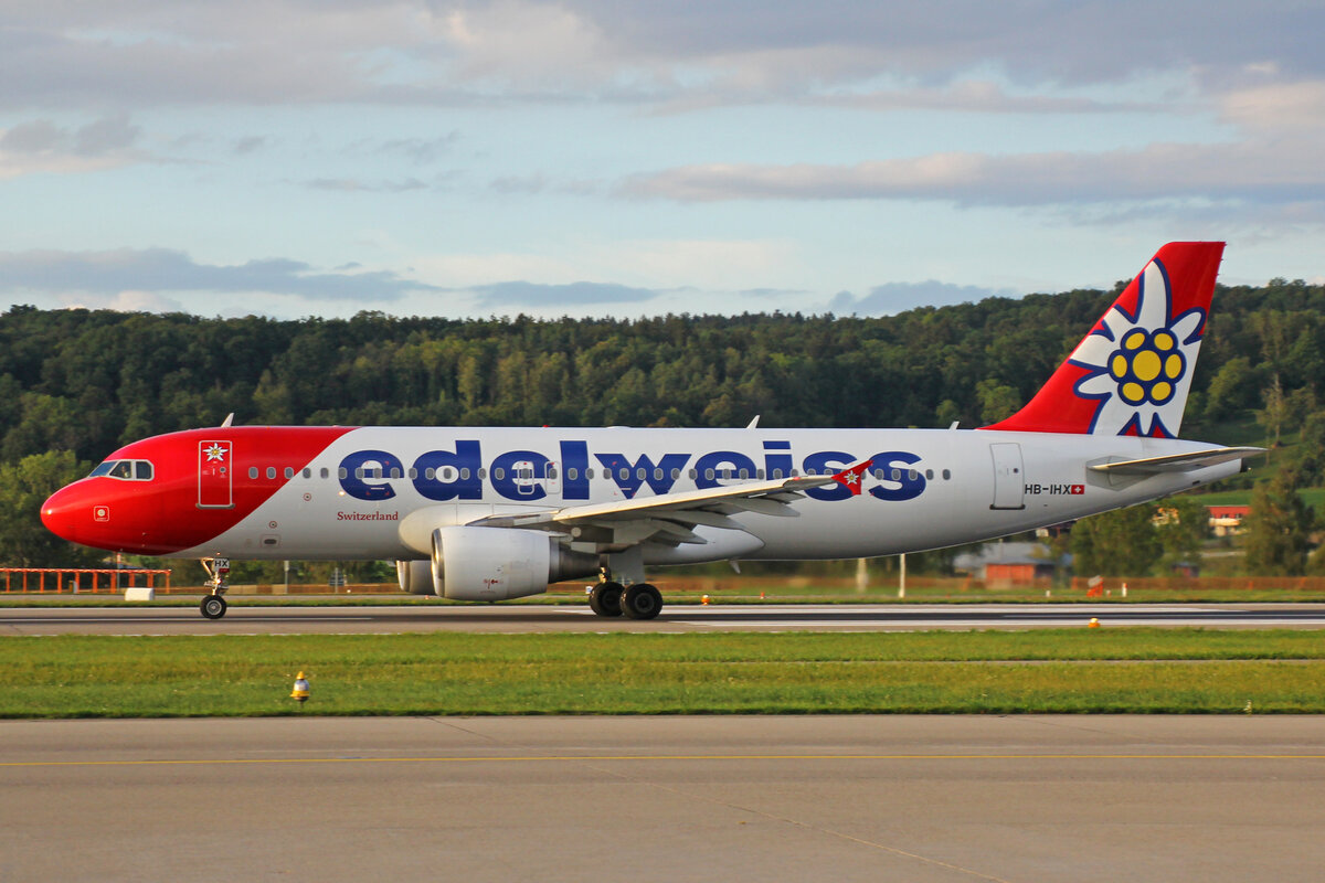 Edelweiss Air, HB-IHX, Airbus A320-214, msn: 942,  Bosco Gurin , 03.September 2022, ZRH Zürich, Switzerland.