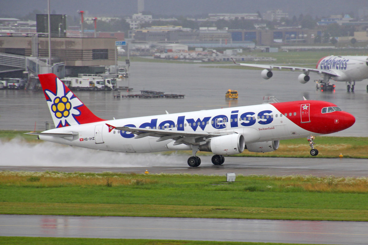 Edelweiss Air, HB-IHZ, Airbus A320-214, msn: 1026,  Kaiaeregg , 11.Juli 2020, ZRH Zürich, Switzerland.