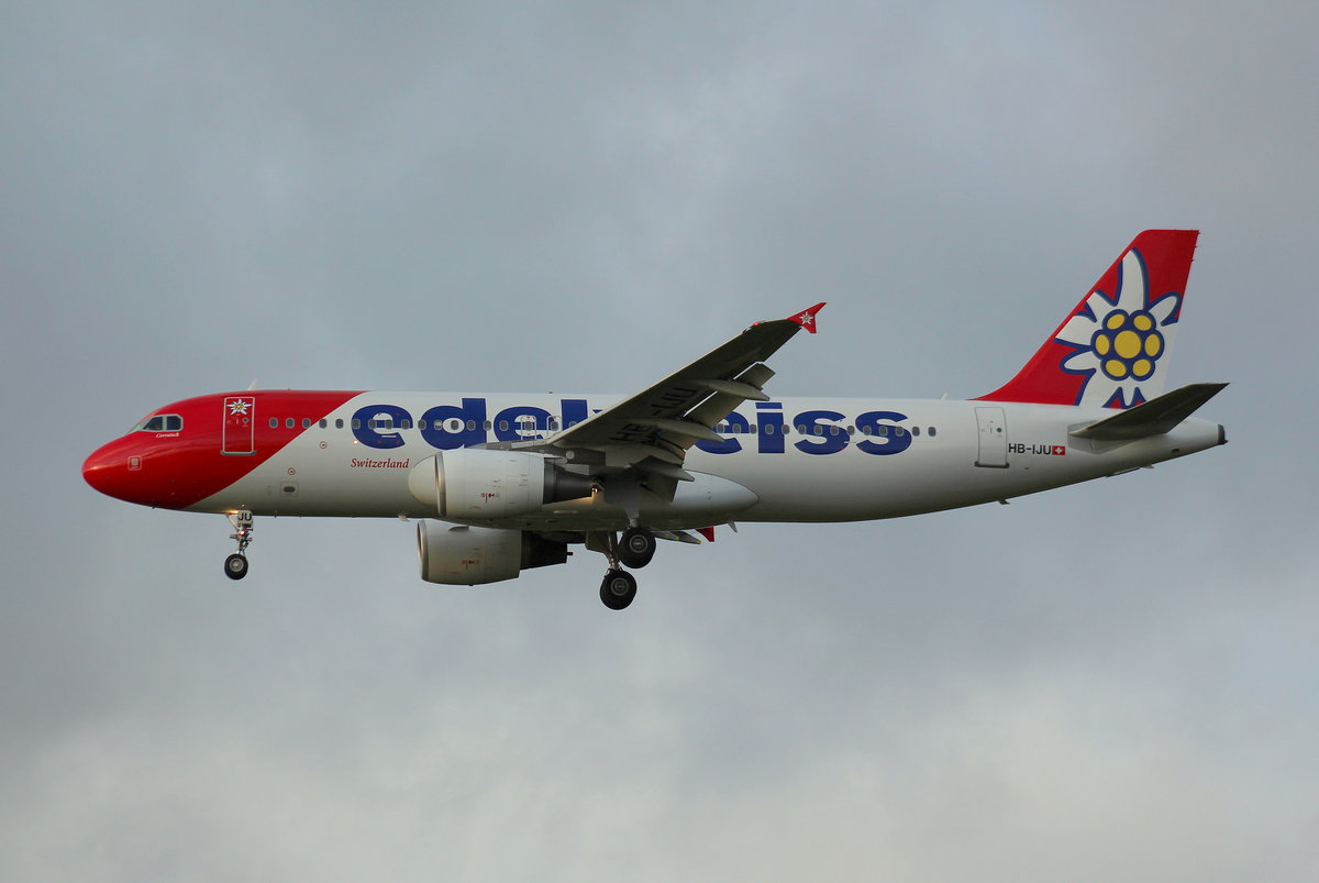 Edelweiss Air, HB-IJU, MSN 1951, Airbus A 320-214, 16.12.2017, HAM-EDDH, Hamburg, Germany 