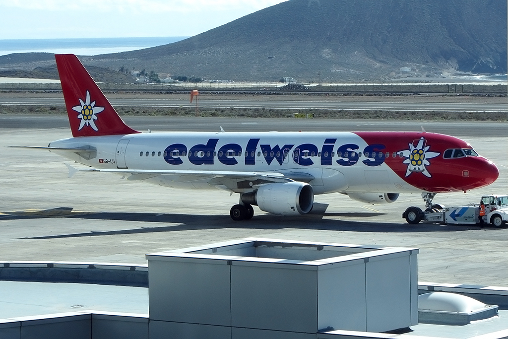Edelweiss Air, HB-IJV, Airbus, A320-214, 23.11.2013, TFS, Teneriffa-Süd, Spain 




