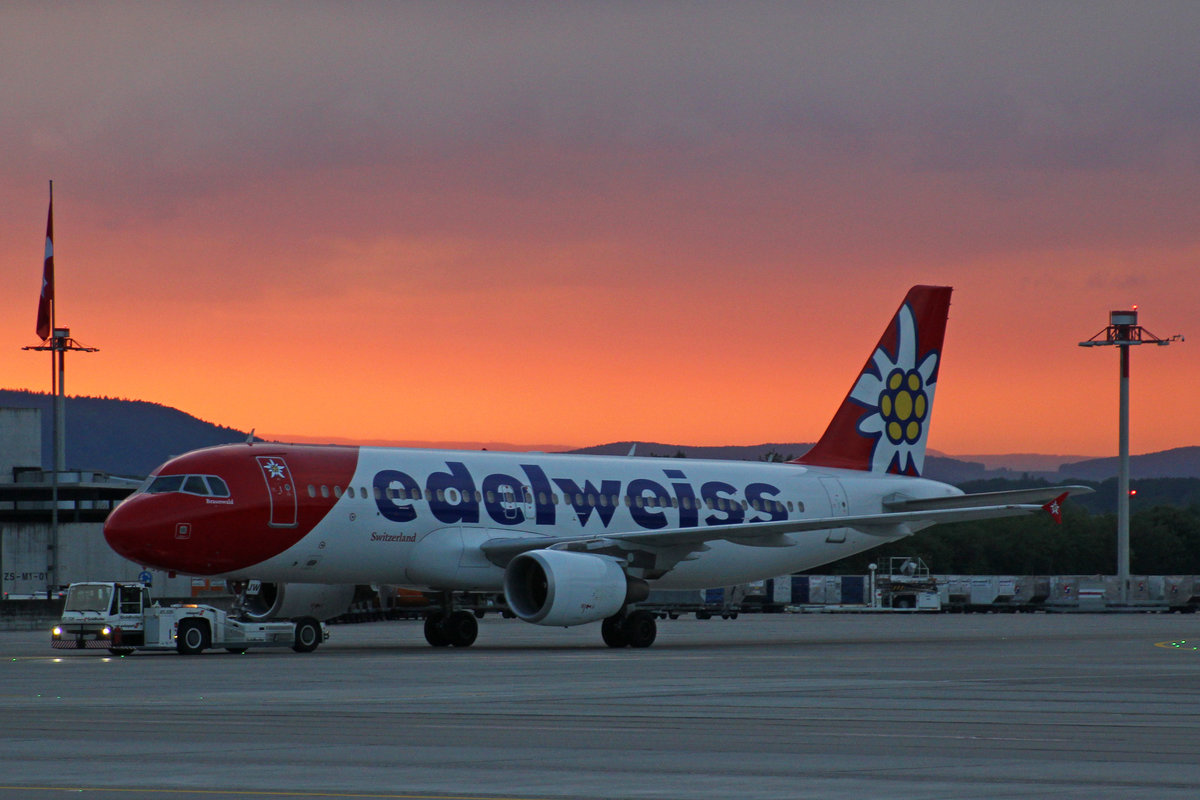 Edelweiss Air, HB-IJW, Airbus A320-214, msn: 2134, 21.Mai 2018, ZRH Zürich, Switzerland.