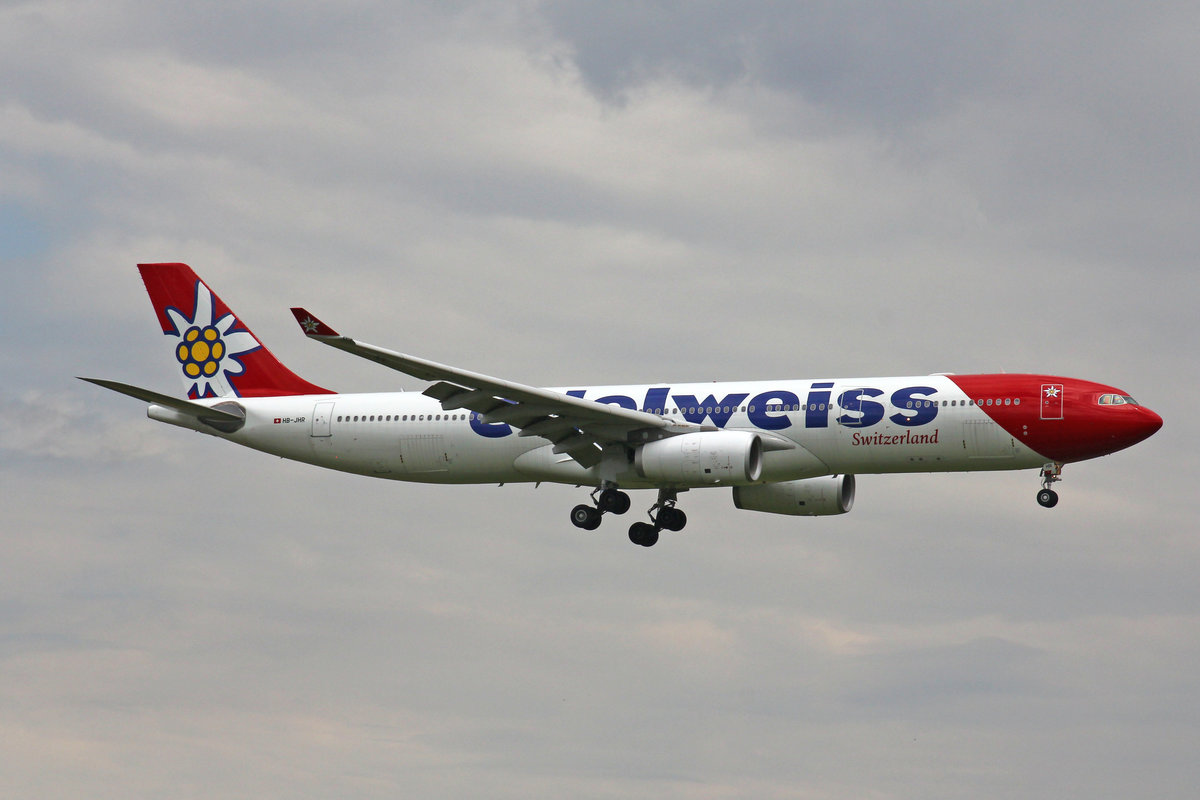 Edelweiss Air, HB-JHR, Airbus A330-343E, msn: 1711,  Chäserugg , 28.Juni 2020, ZRH Zürich, Switzerland.