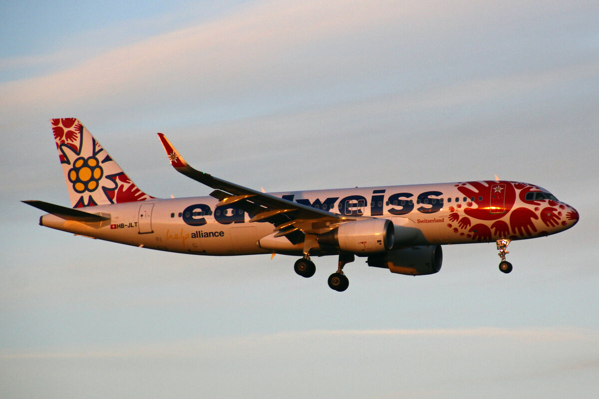Edelweiss Air, HB-JLT, Airbus A320-214, msn: 5518,  help Alliance , 26.November 2022, ZRH Zürich, Switzerland.