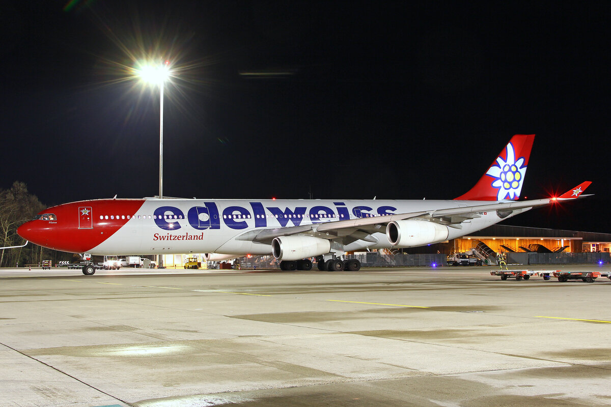 Edelweiss Air, HB-JME, Airbus A340-313X, msn: 559,  Pilatus , 29.November 2025, ZRH Zürich, Switzerland.
