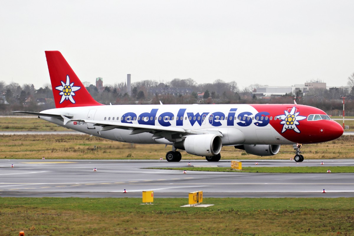 Edelweiss HB-IHY rollt zum Start in Düsseldorf 20.12.2014