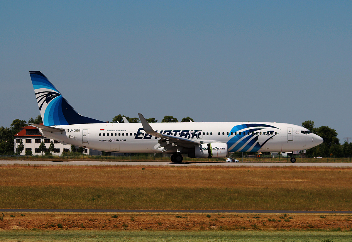 Egyptair B 737-866 SU-GEE nach der Landung in Berlin-Schnefeld(BER) am 05.06.2015