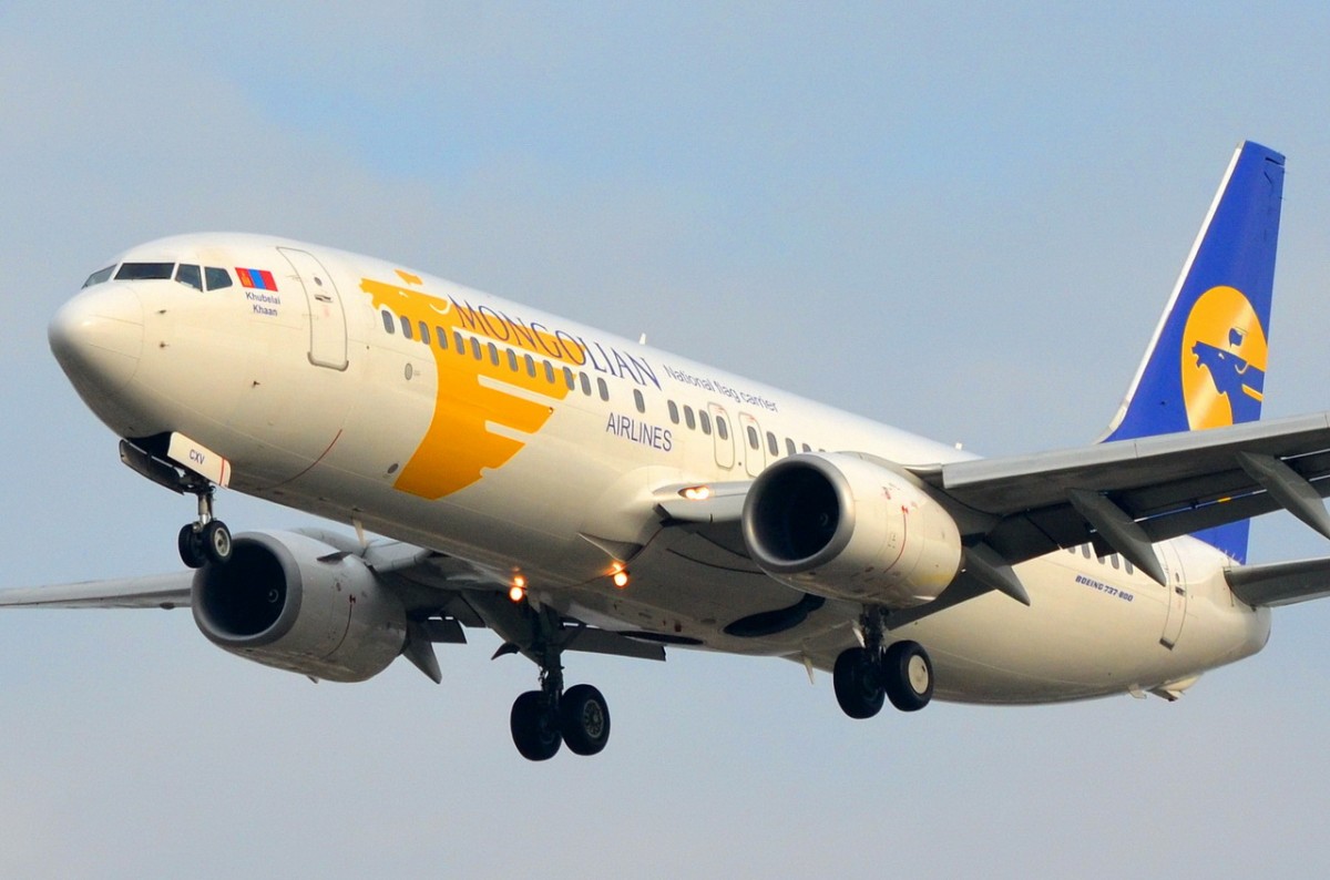 EI-CXV MIAT - Mongolian Airlines Boeing 737-8CX(WL)  Khubelei Khaan    beim Anflug auf Tegel am 05.11.2014