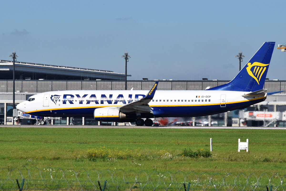 EI-DCP , Ryanair , Boeing 737-8AS(WL) , 07.10.2021 , Berlin-Brandenburg  Willy Brandt  , BER ,