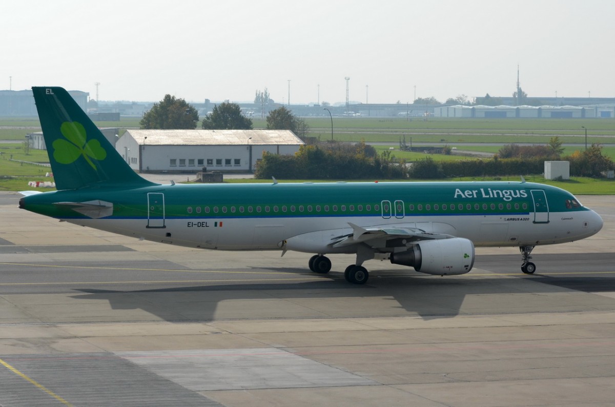 EI-DEL Aer Lingus Airbus A320-214  zur Abfertigung in Schönefeld am 13.10.2014