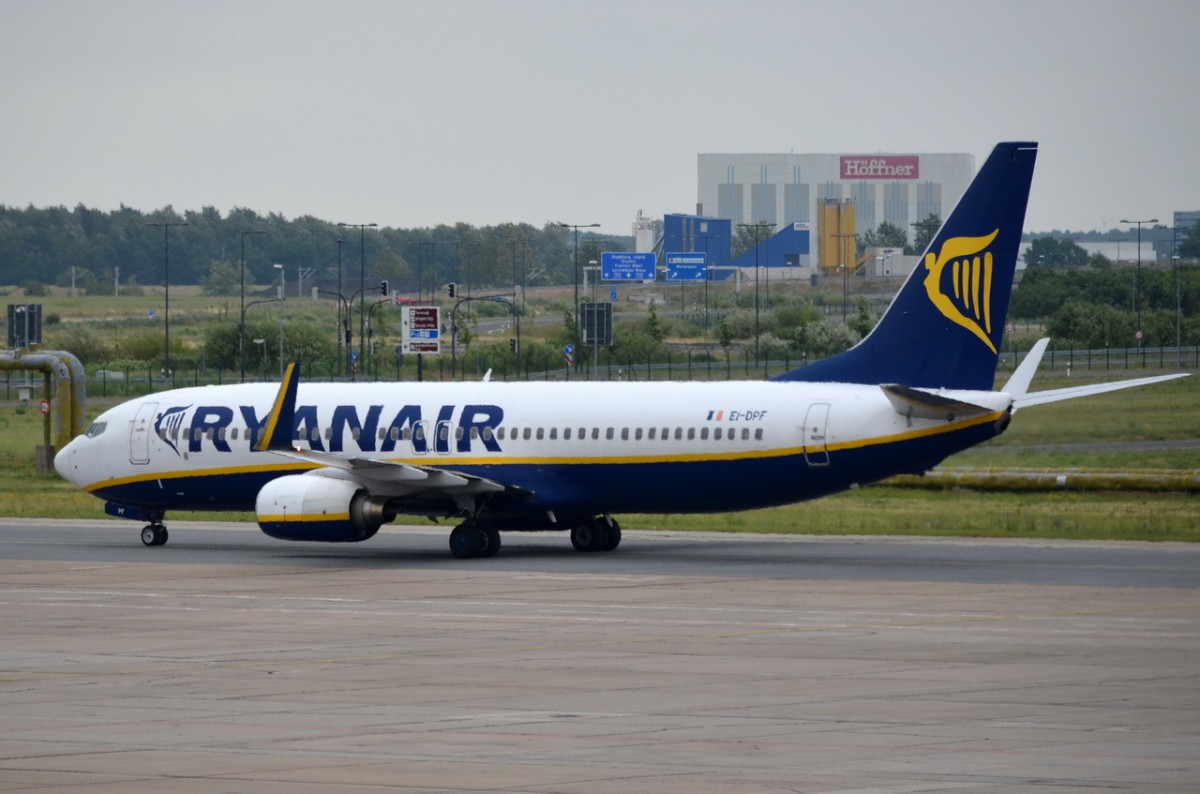 EI-DPF Ryanair Boeing 737-8AS (WL)   in Schönefeld am 19.06.2014 gelandet