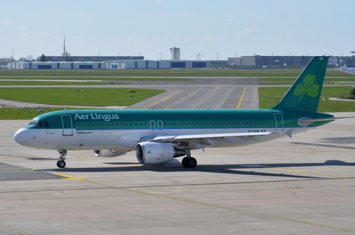 EI-DVN Aer Lingus Airbus A320-214   zum Gate in Schönefeld  14.04.2015