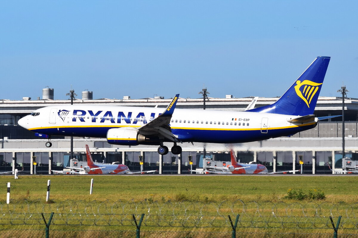 EI-EBP , Ryanair , Boeing 737-8AS(WL) , Berlin-Brandenburg  Willy Brandt  , BER , 24.10.2021