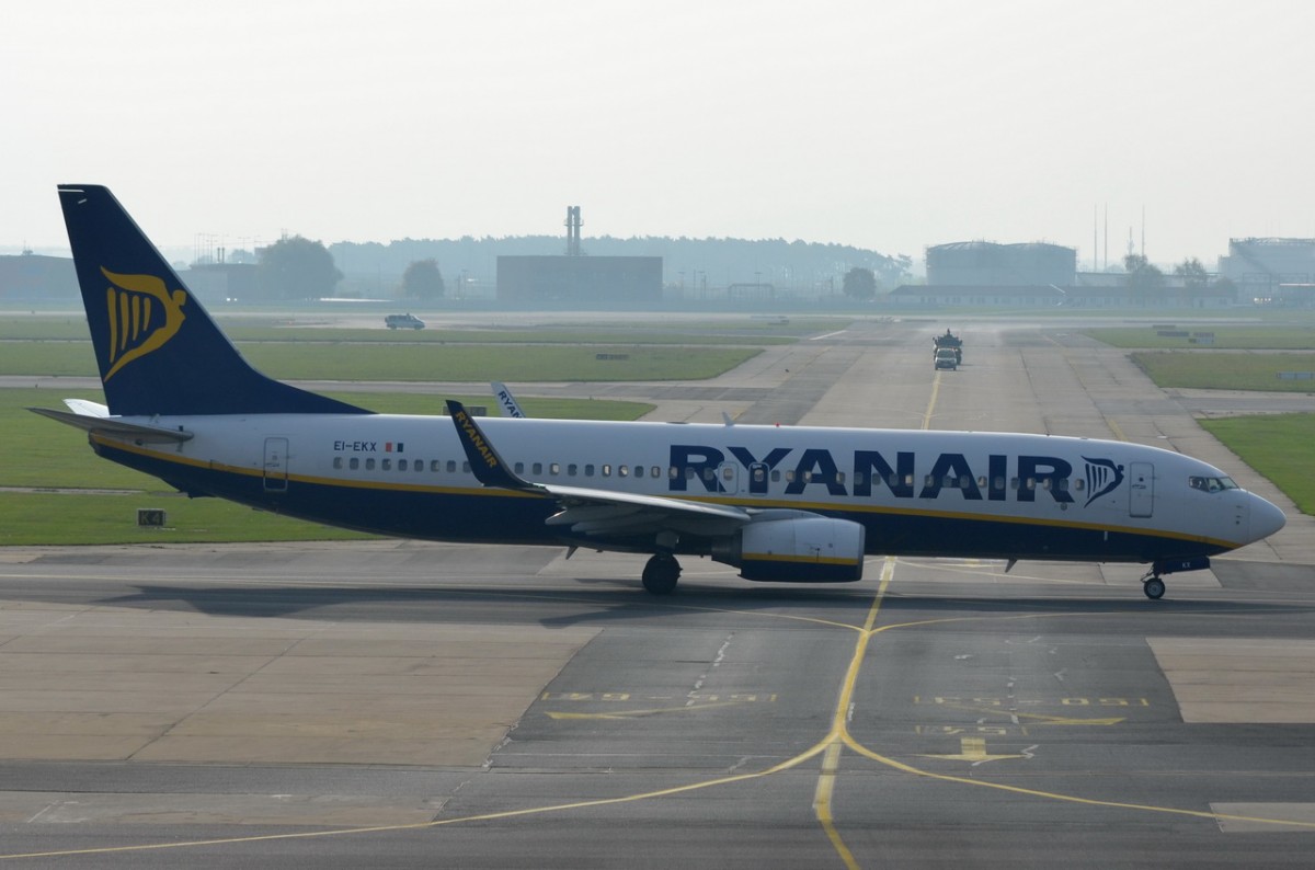 EI-EKX Ryanair Boeing 737-8AS (WL)   zum Start am 13.10.2014 in Schönefeld