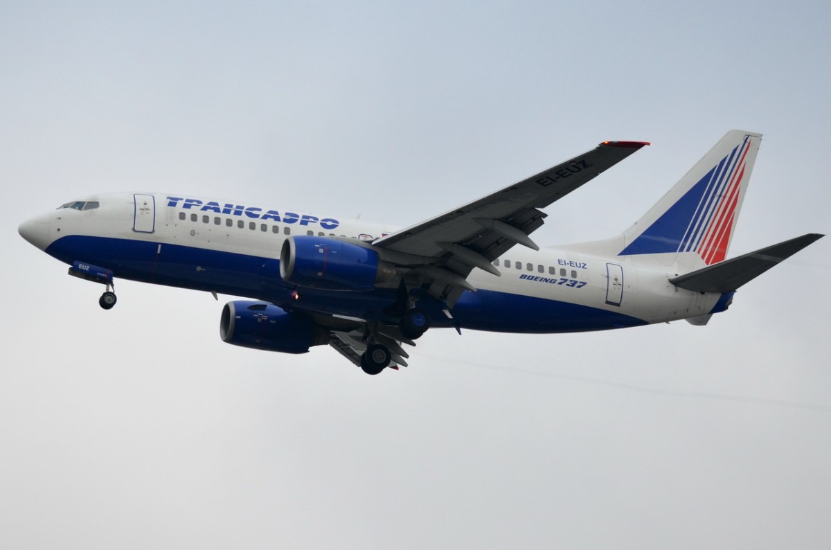 EI-EUZ Transaero Airlines Boeing 737-7Q8  beim Anflug auf Tegel am 21.11.2014