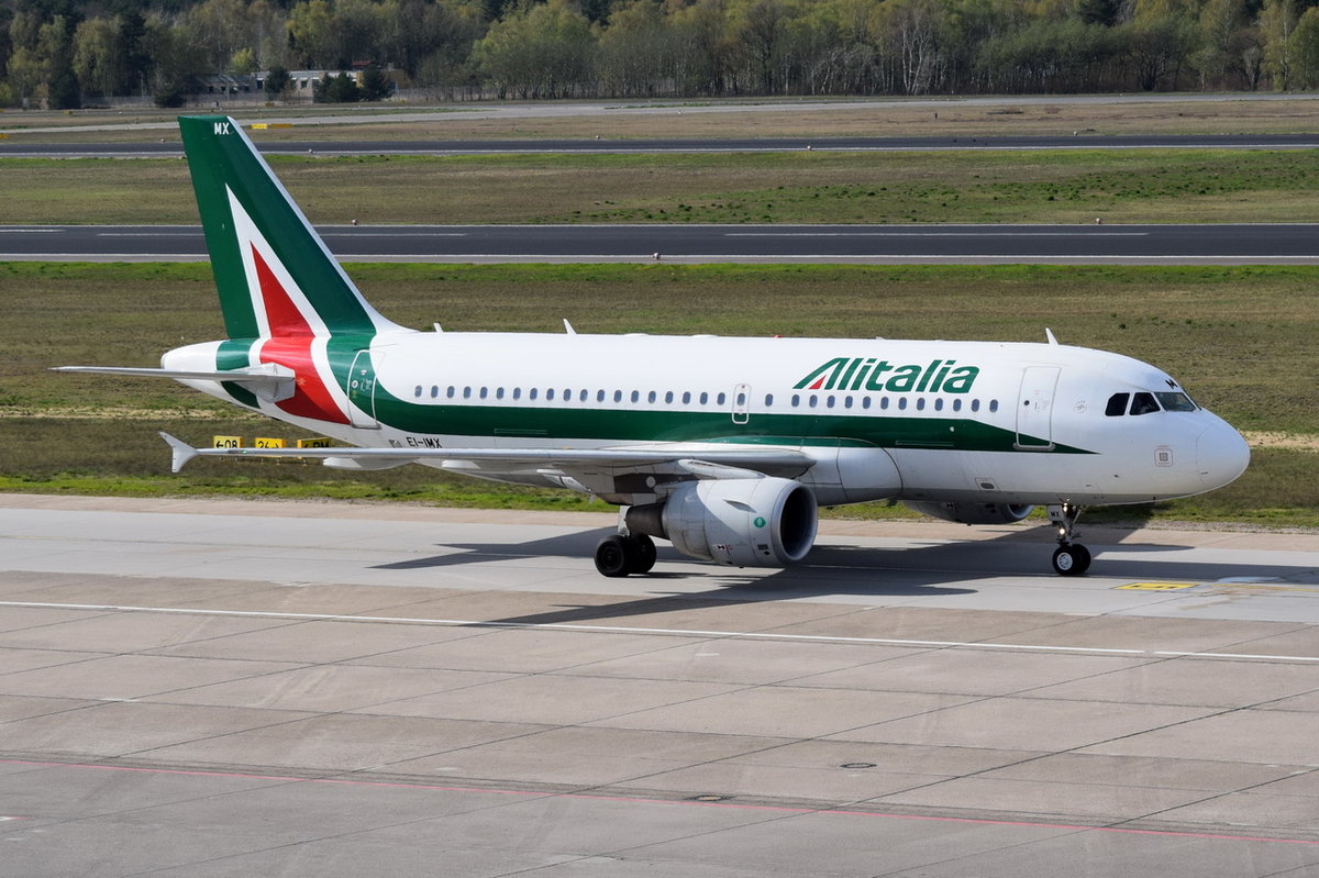 EI-IMX Alitalia Airbus A319-111  zum Start in Tegel am 20.04.2016