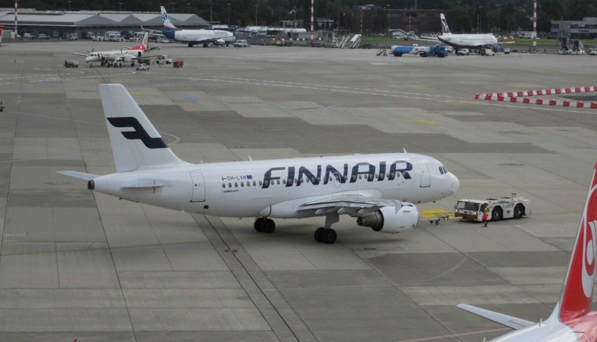 Ein Airbus A 319-100 (Kennung: OH-LVH) der Finnair auf dem Düsseldorfer Flughafen am 24.07.2014