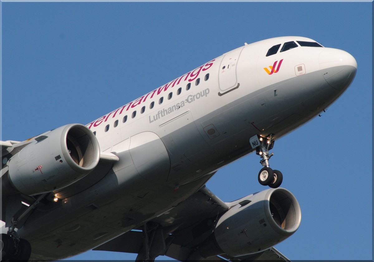 Ein Airbus A319 von Germanwings mit der Kennung  D-AKNQ  im Landeanflug auf den Flughafen Stuttgart(EDDS).
Aufgenommen am 29.08.13