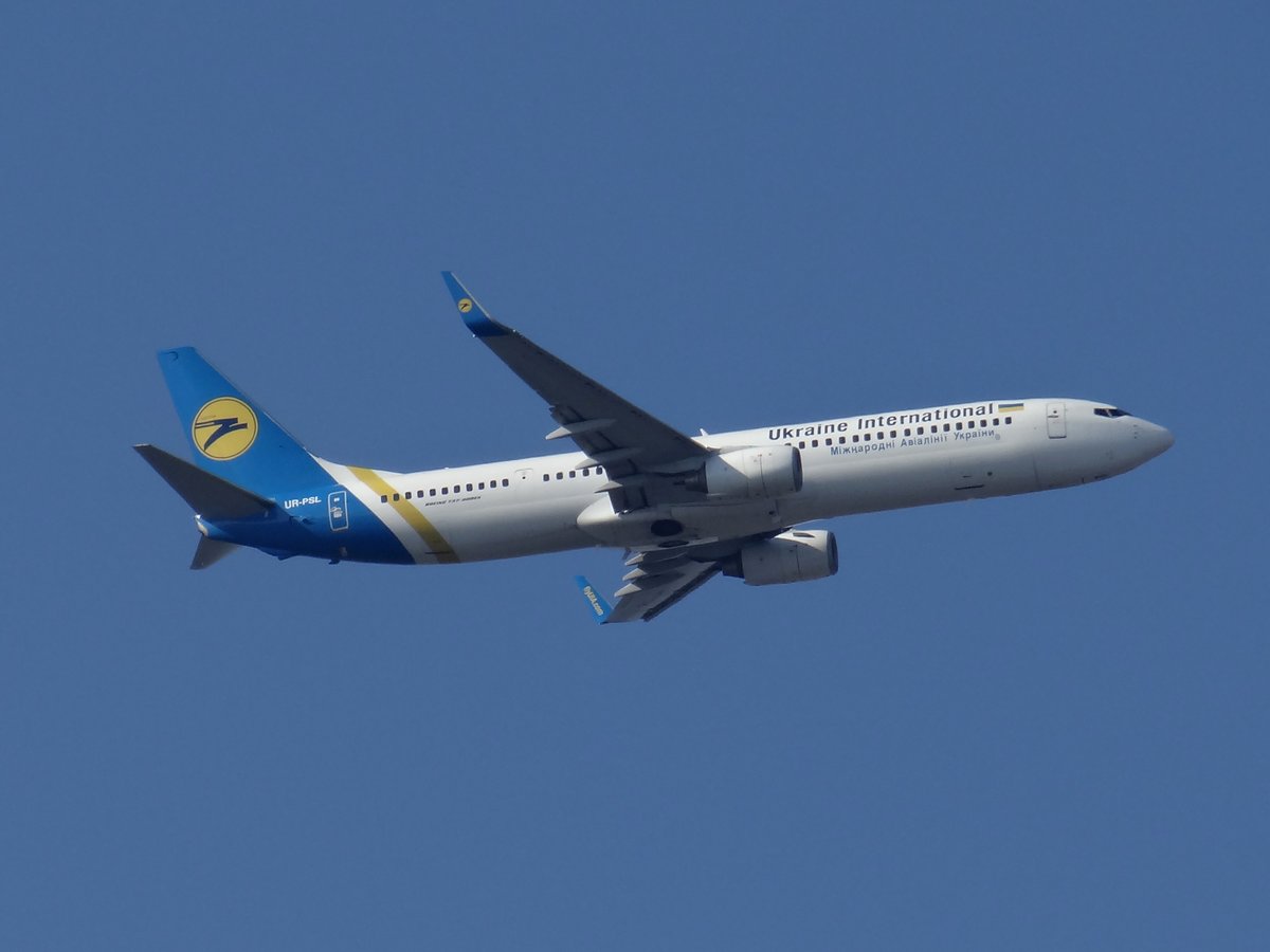 Ein Bild von meinem Haus … UR-PSL von Ukrainian Airlines (Boeing 737) - Ueber Brüssel (Zaventem Airport) - 26-03-2020