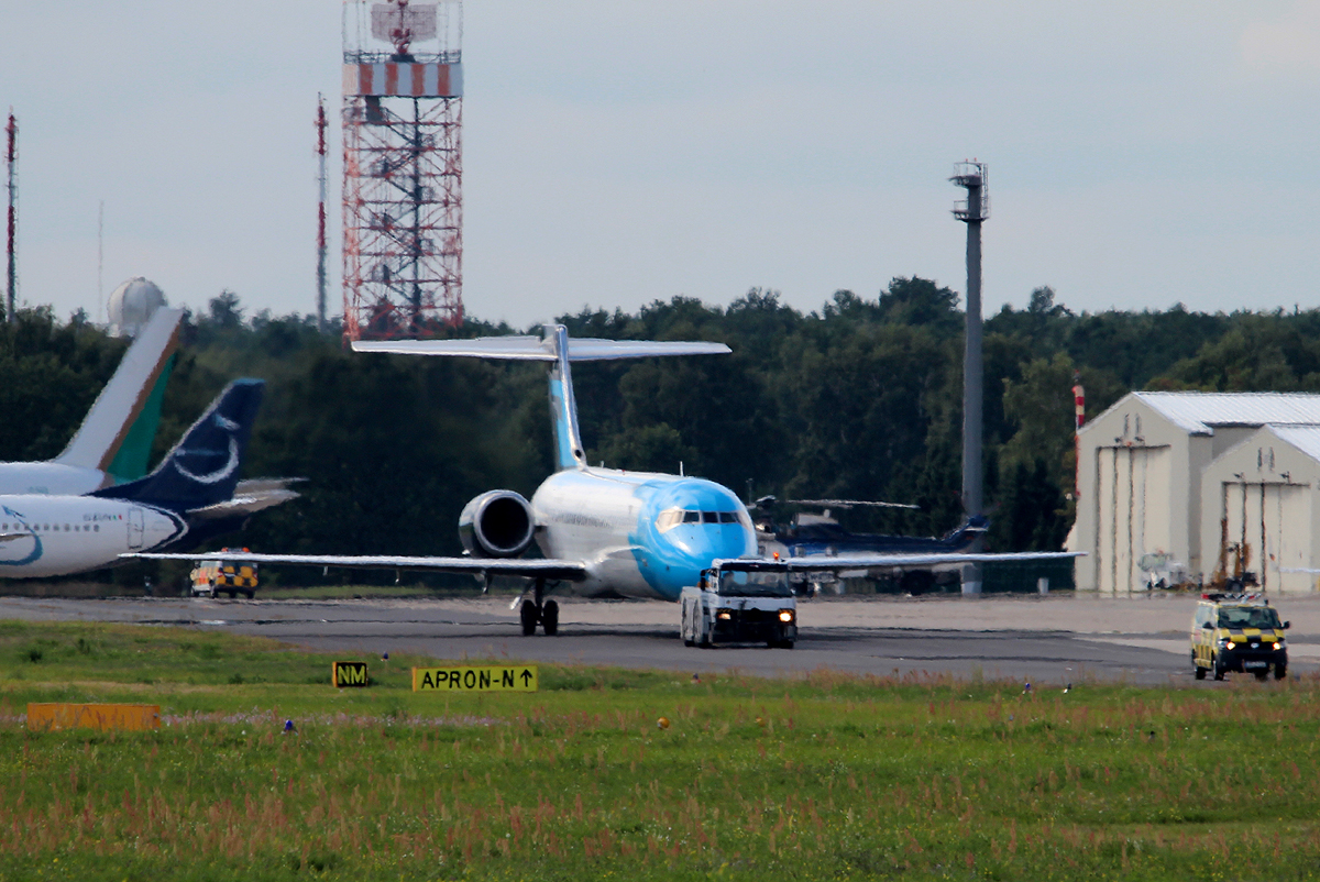 Ein seltener Gast, Volotea B 717-2B2 EI-FBK am 04.09.2013 auf dem Flughafen Berlin-Tegel