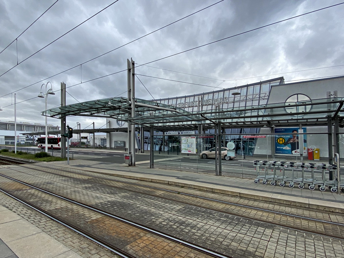Eingang zum Flughafen Erfurt-Weimar gesehen am 26. August 2020.