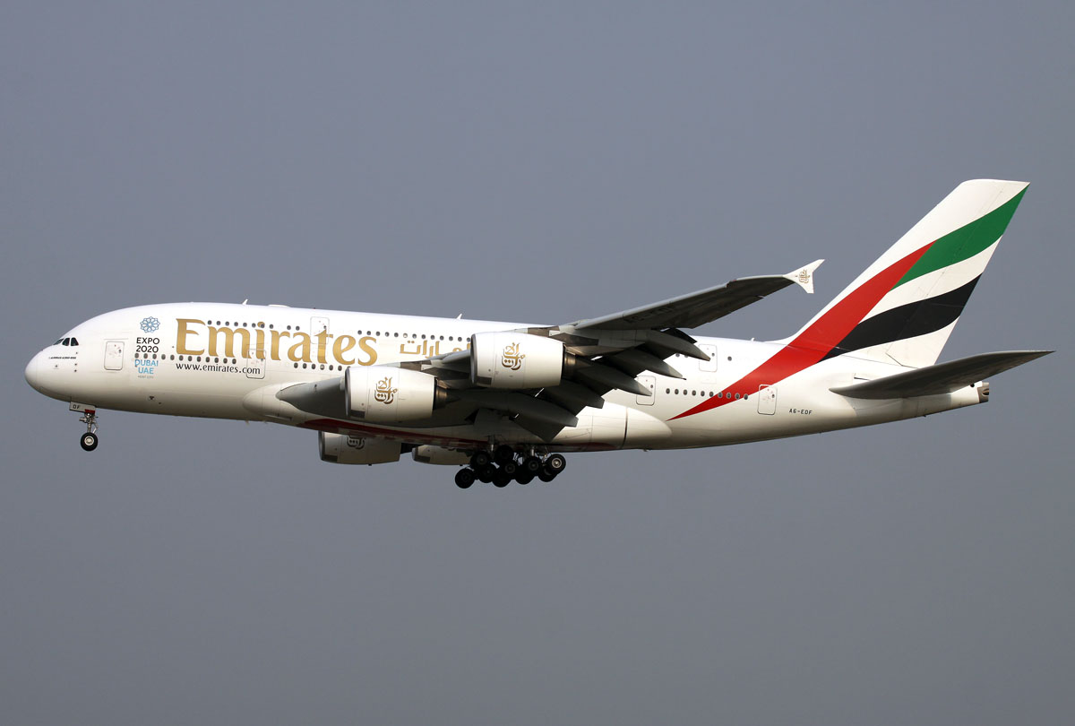Emirates A-380 A6-EDF im Anflug auf 01 in PEK / ZBAA / Peking am 07.09.2014