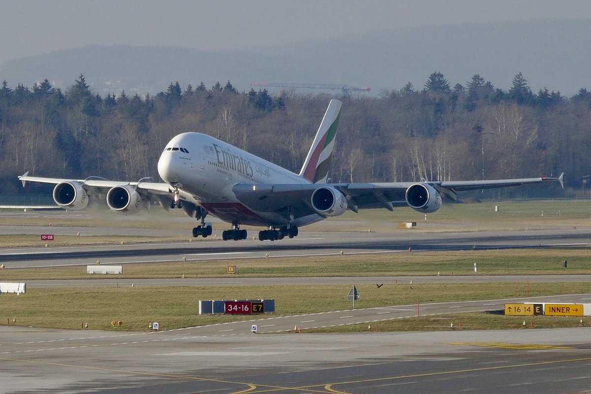 Emirates A380 A6-EDH am 19.1.19 beim Abheben am Flughafen Zürich.