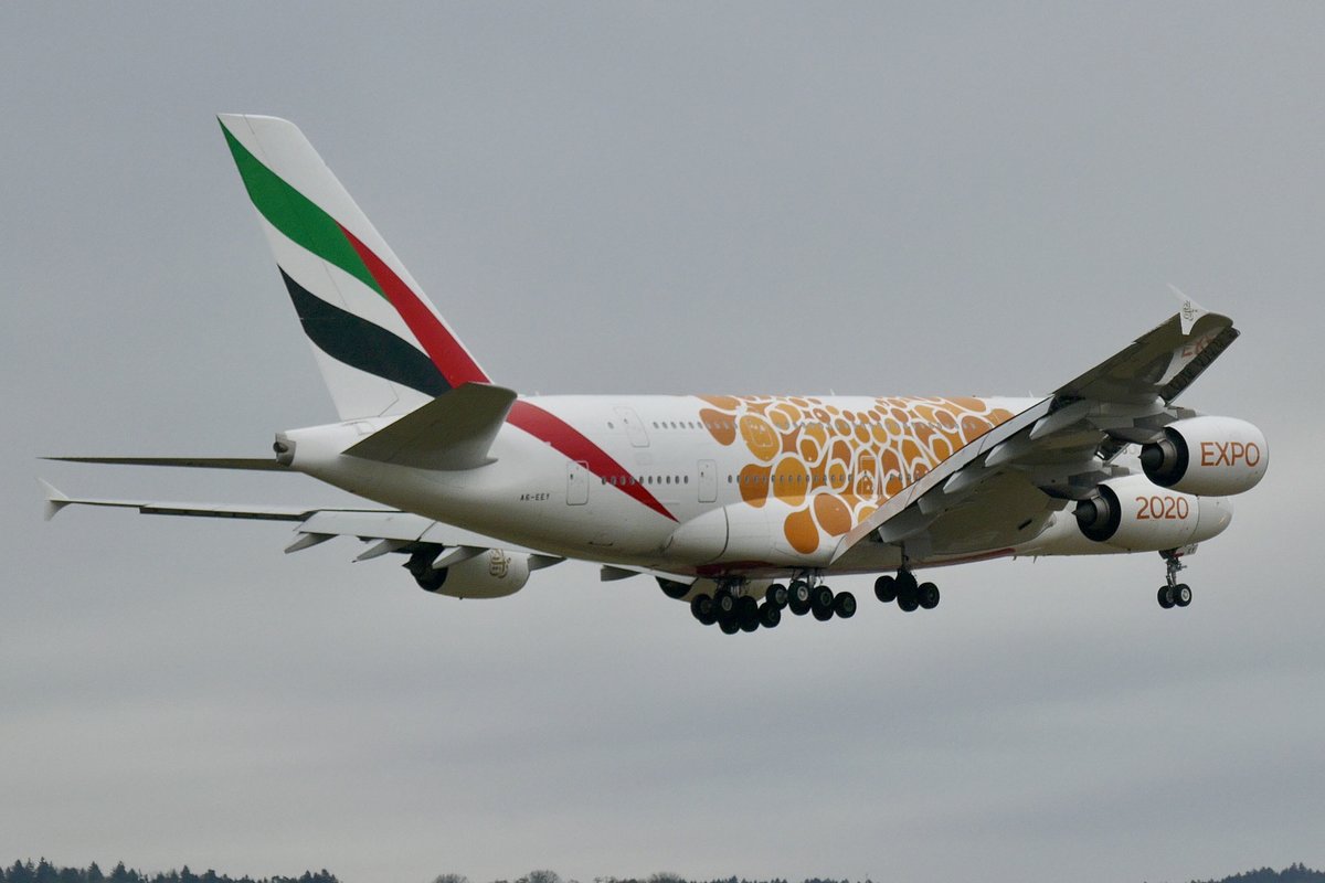 Emirates A380 A6-EEY Expo 2020 Livery am 26.1.19 kurz vor der Landung in Zürich.