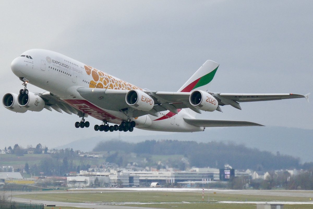 Emirates A380 A6-EEY mit Expo 2020 Livery am 26.1.19 nach dem Abheben in Zürich.