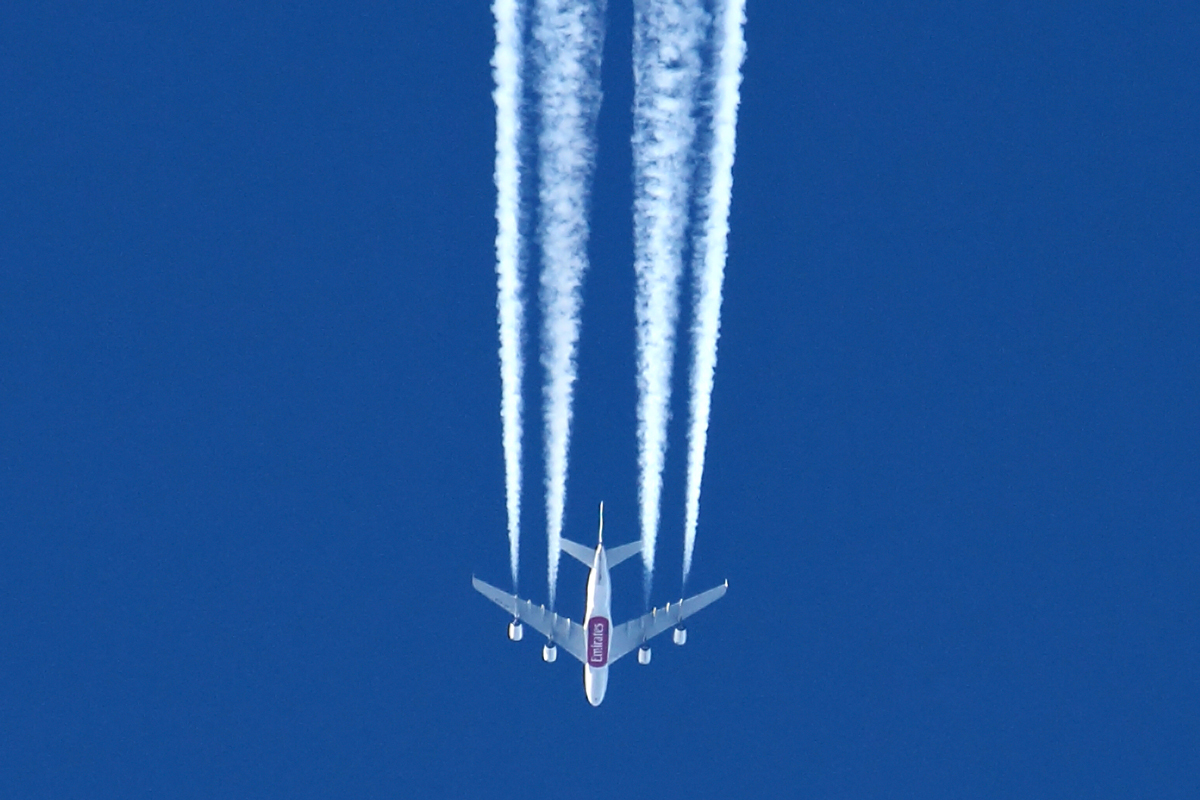 Emirates A6-E?? überfliegt Oberhausen 18.11.2015