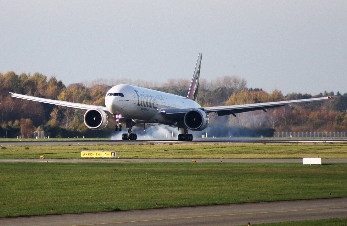 Emirates, A6-EBE,(c/n 32788),Boeing 777-36N(ER), 02.11.2014, HAM-EDDH, Hamburg, Germany 