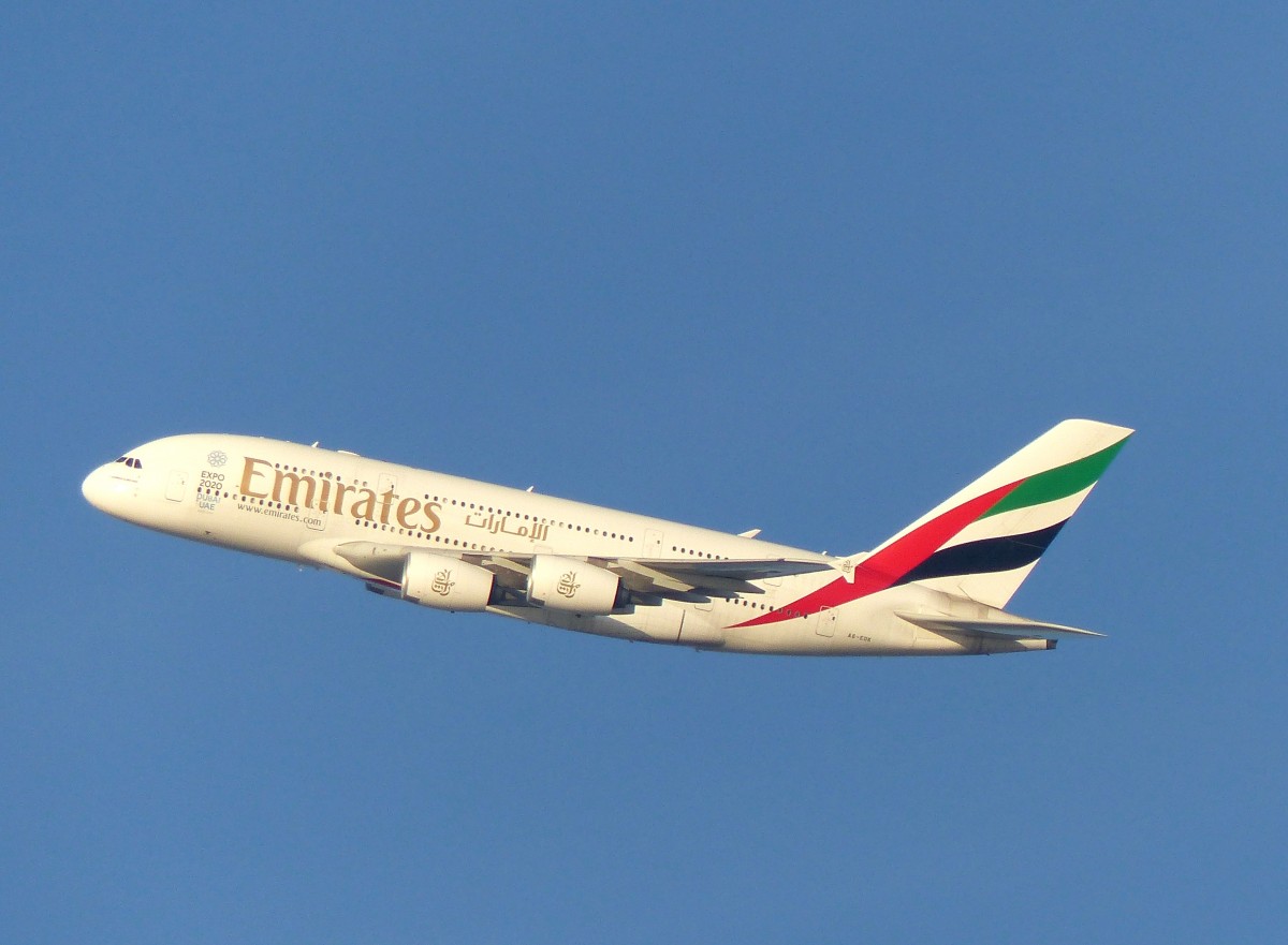 EMIRATES, A6-EDK, Airbus A380, gestartet in Dubai (DXB) am 6.12.2015