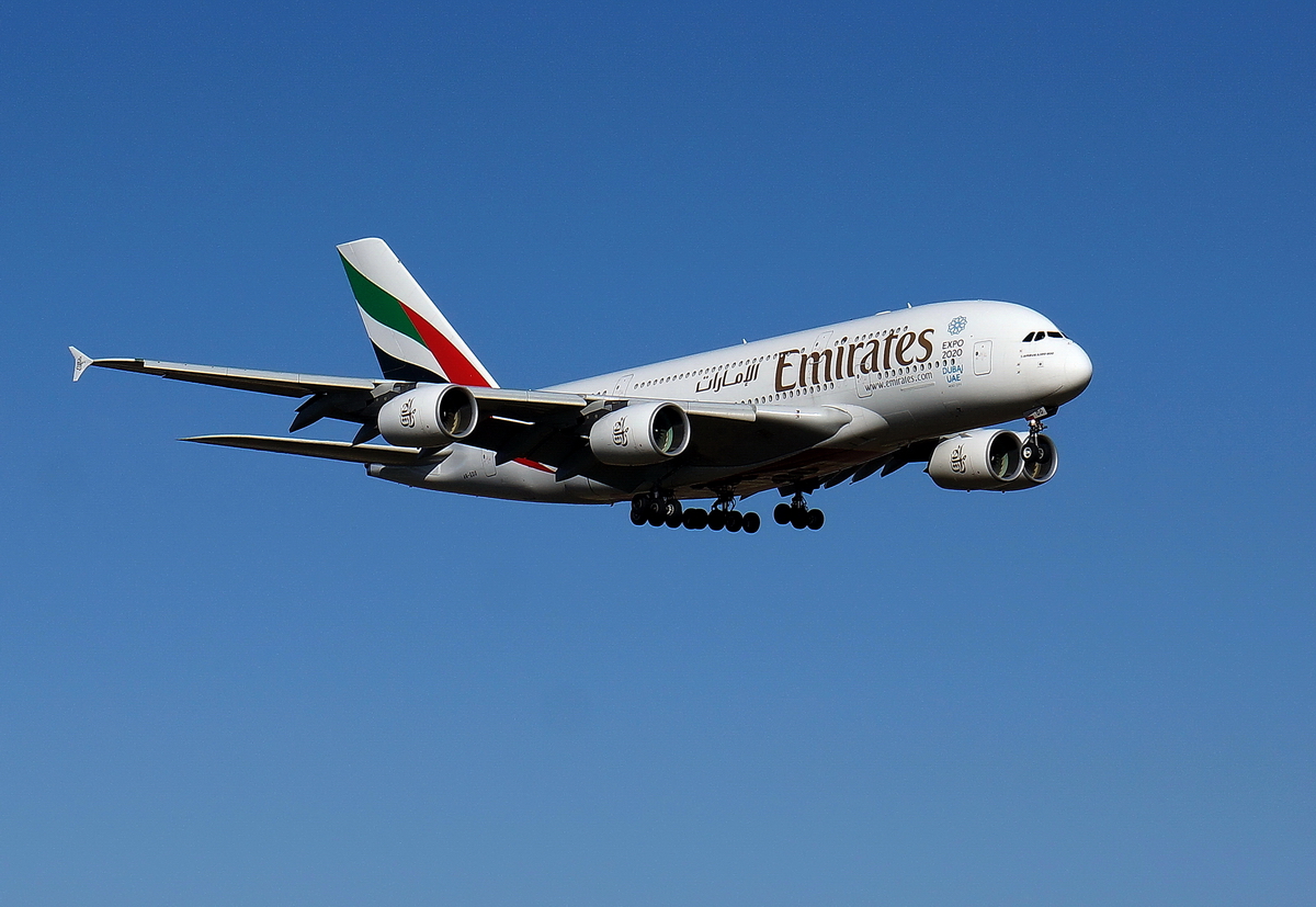 Emirates, A6-EDO, Airbus A380-861. Ein herrlicher Februartag und ein tolles Flugzeug im Landeanflug auf die Bahn 14. Da kommt Freude auf, wenn die Fotos was werden. 6.2.2014
