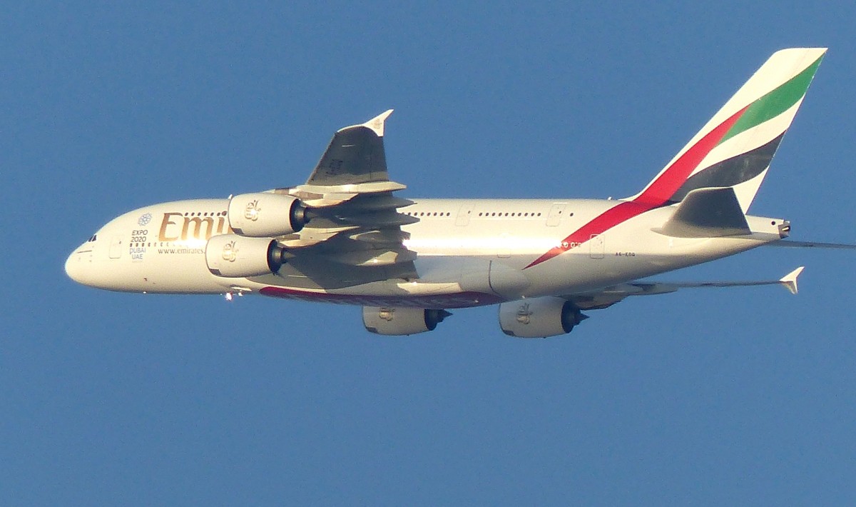 EMIRATES, A6-EDQ, Airbus A 380, gestartet in Dubai (DXB) am 6.12.2015