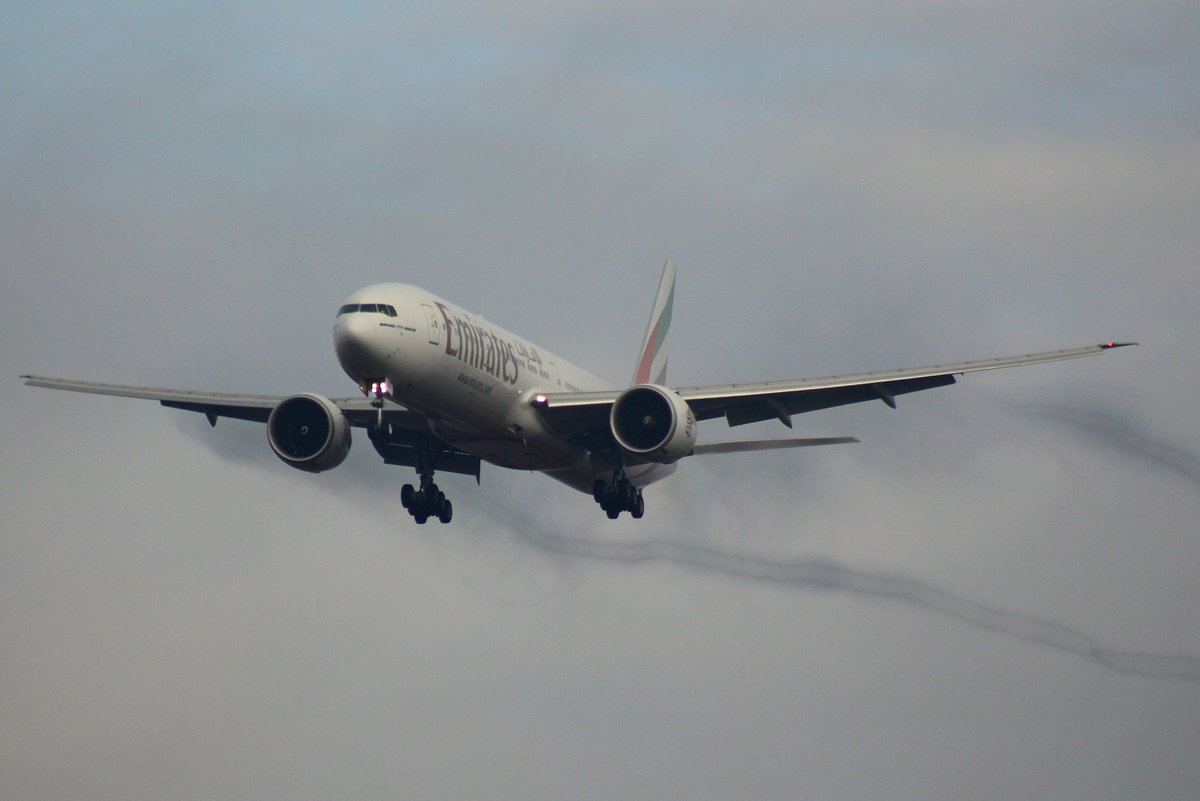 Emirates, A6-EGR, (c/n 41077),Boeing 777-31H (ER), 26.11.2016, HAM-EDDH, Hamburg, Germany 