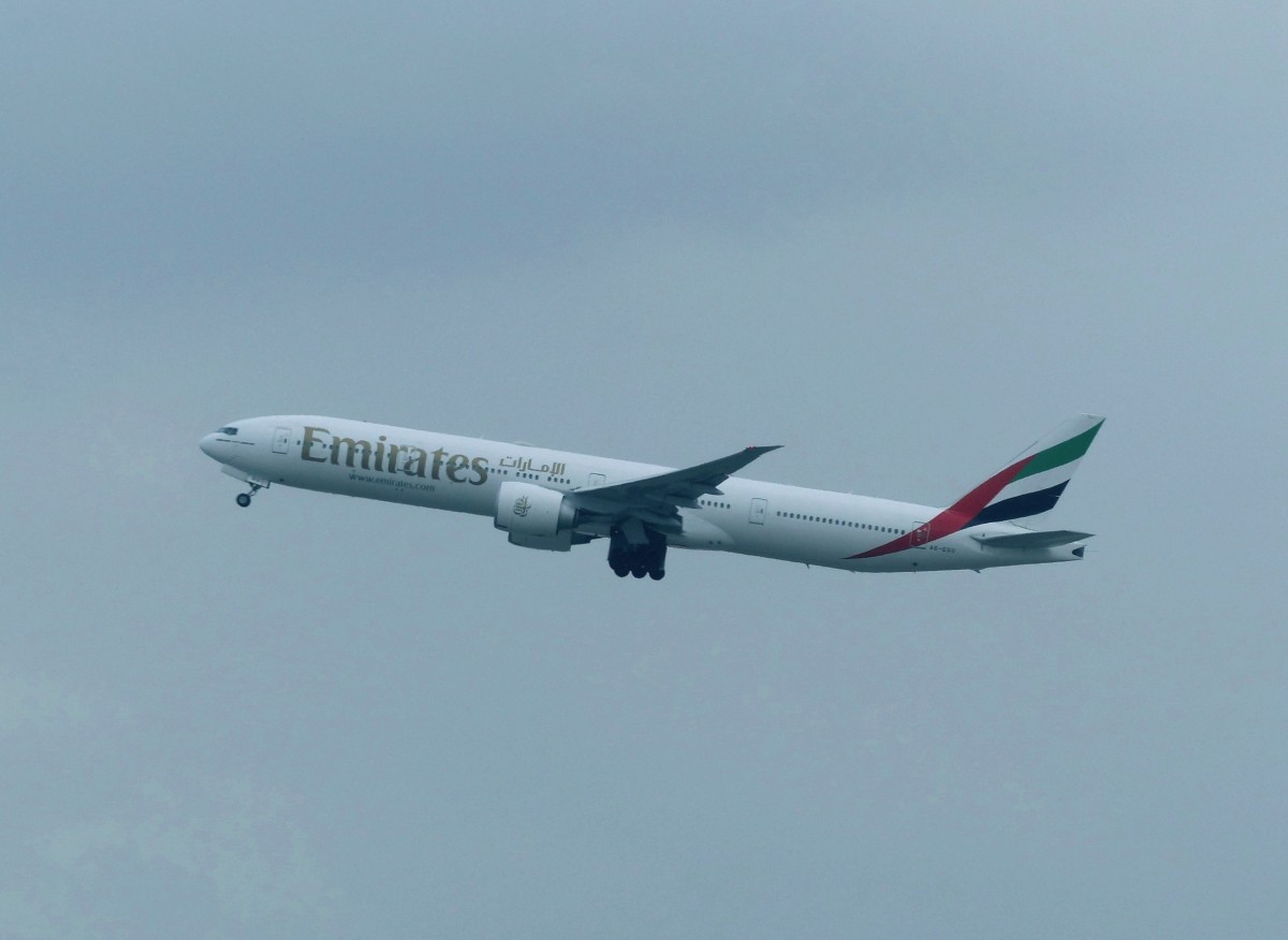 Emirates, A6-EGW, Boeing 777-300ER, gestartet in Dubai (DXB), 7.12.2015