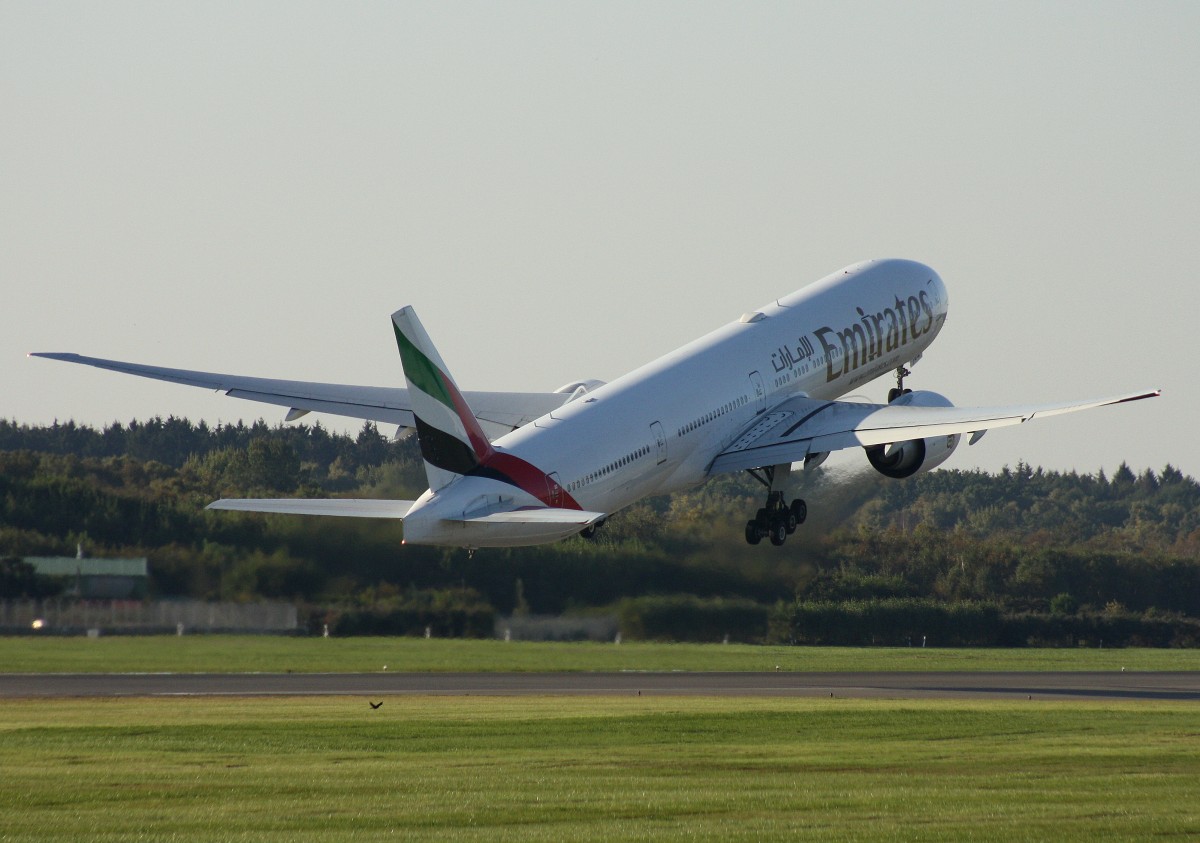 Emirates, A6-EGW,(c/n 35601),Boeing 777-31H (ER), 10.10.2015, HAM-EDDH, Hamburg, Germany 