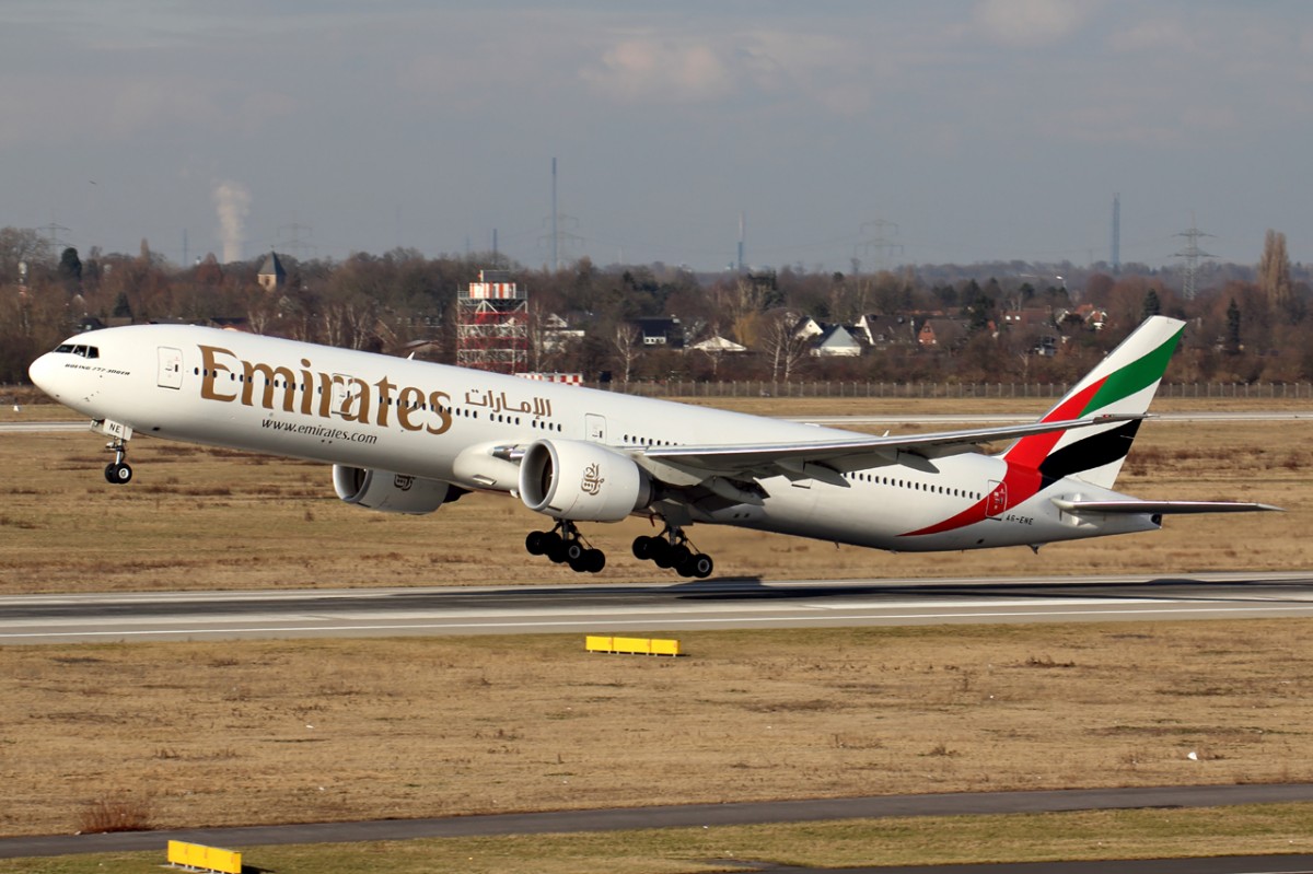 Emirates A6-ENE beim Start in Düsseldorf 14.2.2015