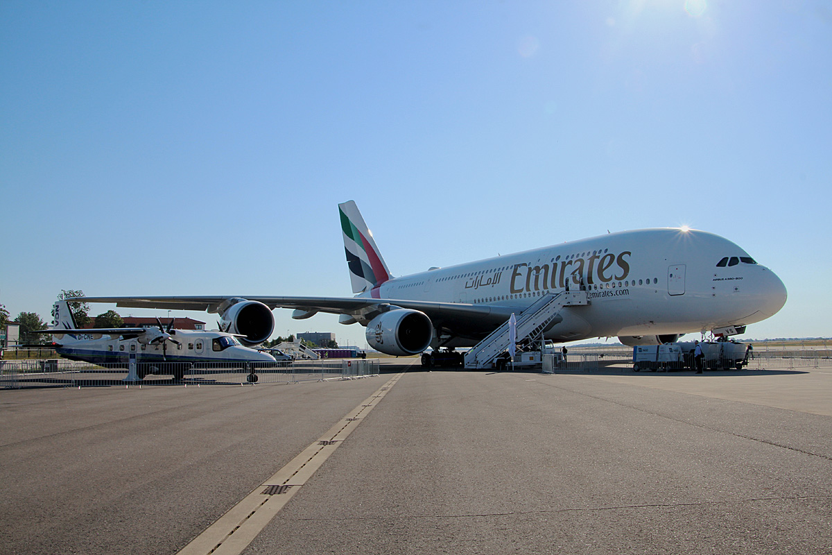 Emirates, Airbus A 380-842, A6-EVS, New Cenntral Airline, Dornier Do-228NG, D-CNEU, ILA, BER, 24.06.2022